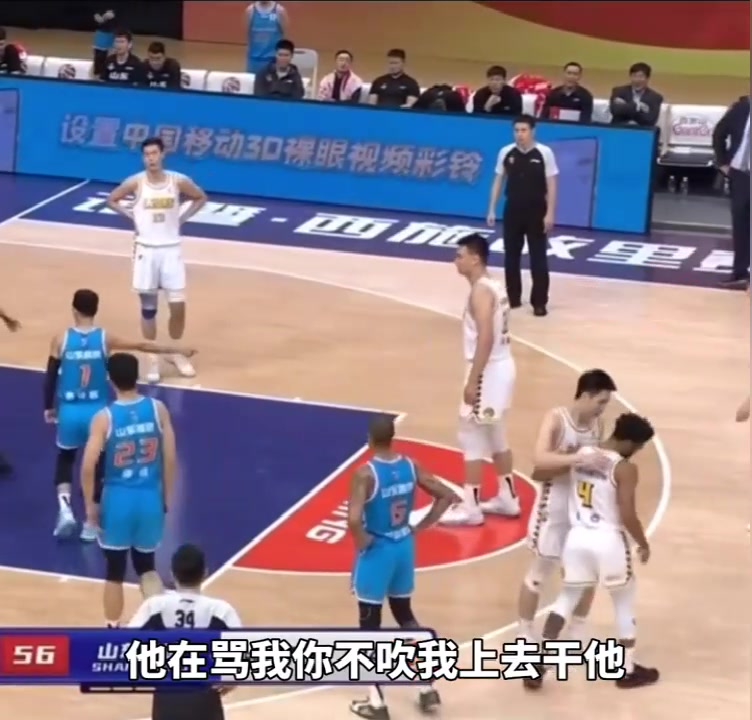 被庫克罵毛了？高詩巖對裁判說：他再罵我你不吹，我就上去干他?。ǜ咴妿r對新疆）